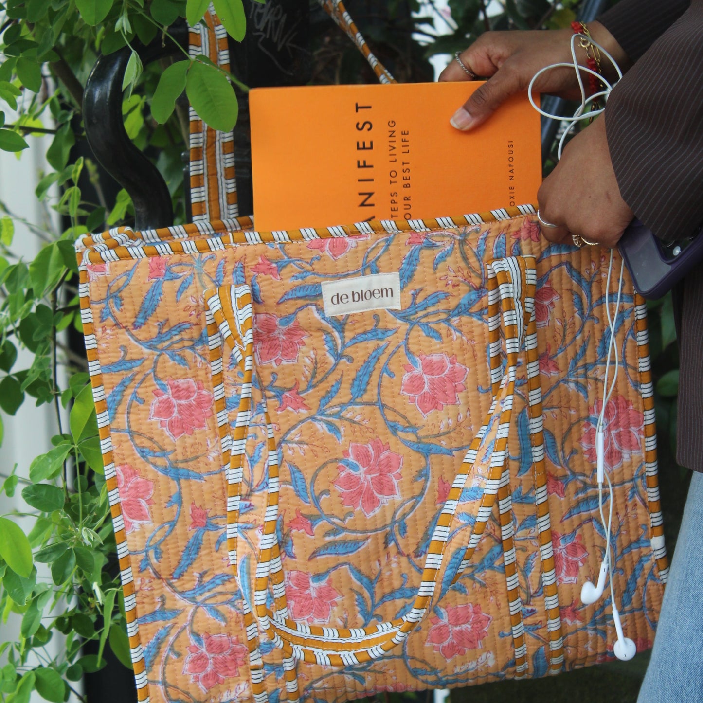 manifest book with tulip tote - using tote bag in amsterdam